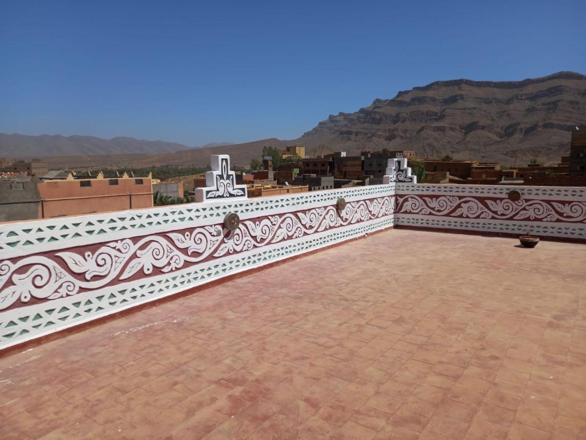Dar Ilyana Hotel Ait Tiourhza Exterior photo