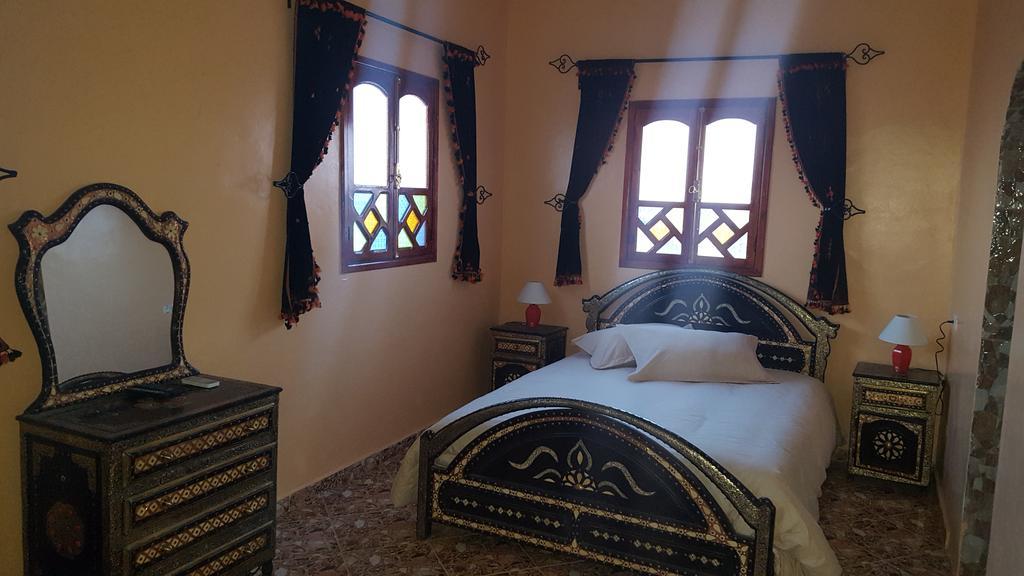 Dar Ilyana Hotel Ait Tiourhza Exterior photo